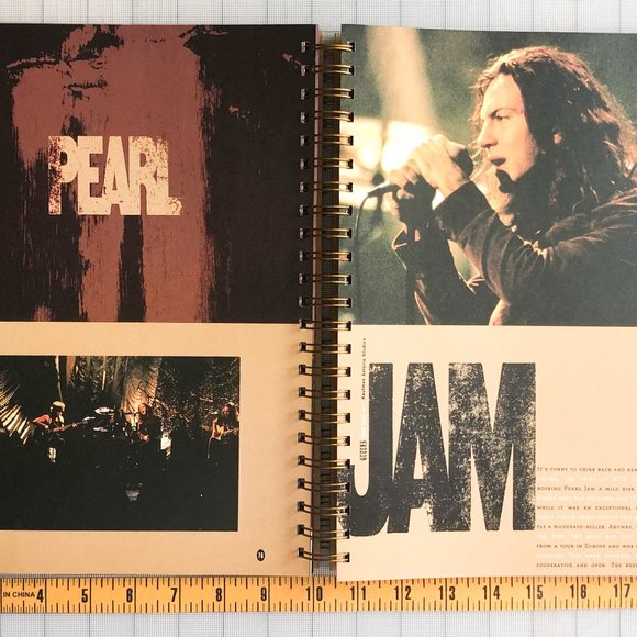 "MTV Unplugged" Spiral bound guitar body shaped book. 1st Edition & Numbered NEW - Picture 6 of 7
